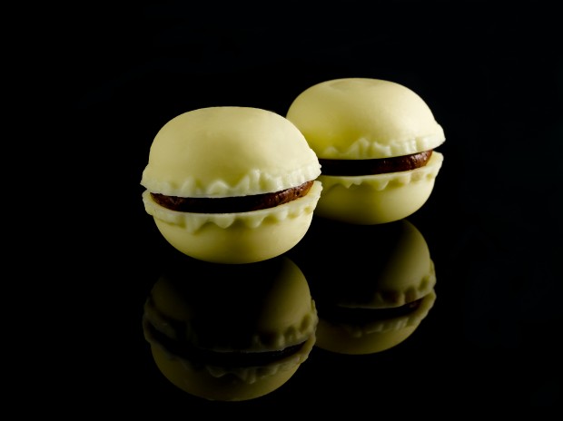 Häagen-Dazs Marc de Champagne Truffle Macarons - AspirantSG