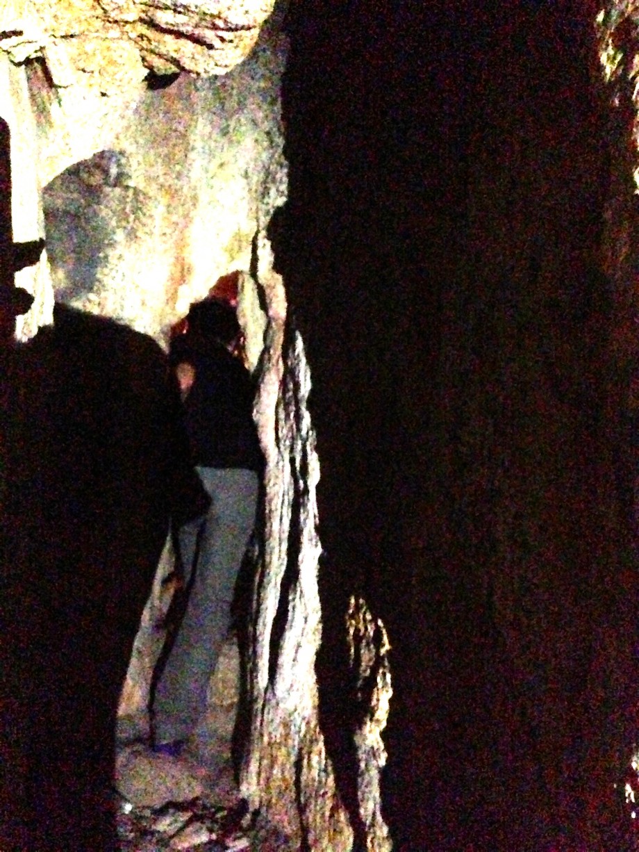 Dark Cheung Po Tsai Cave - AspirantSG