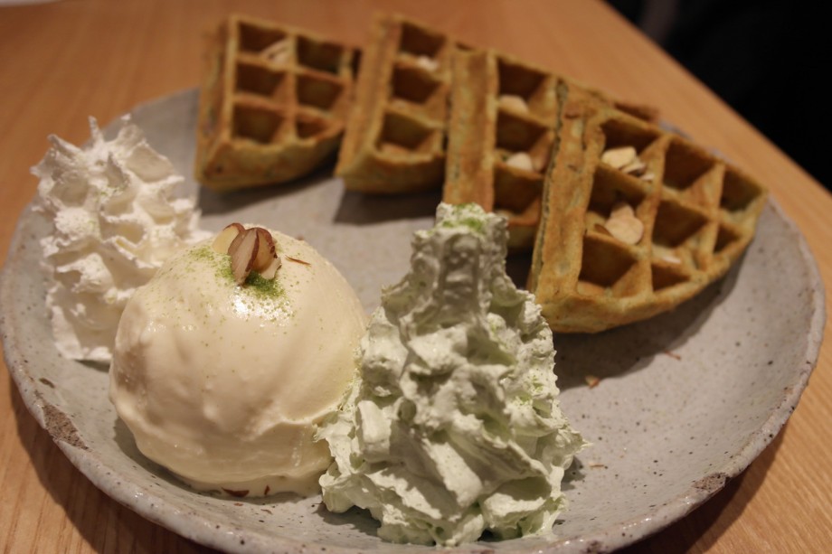 Ice Cream Waffles At Thanks Nature Cafe Seoul Korea - AspirantSG