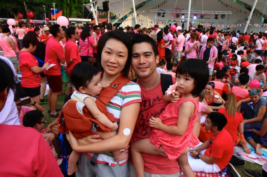 Family Love At Pink Dot SG 2014 - AspirantSG