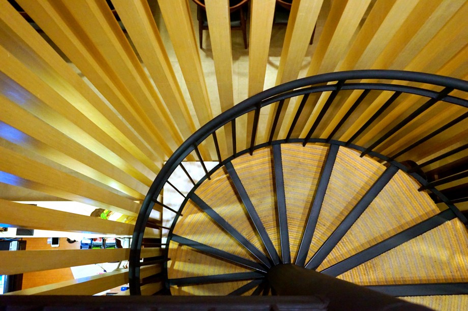 Circular Stairway Honzen - AspirantSG