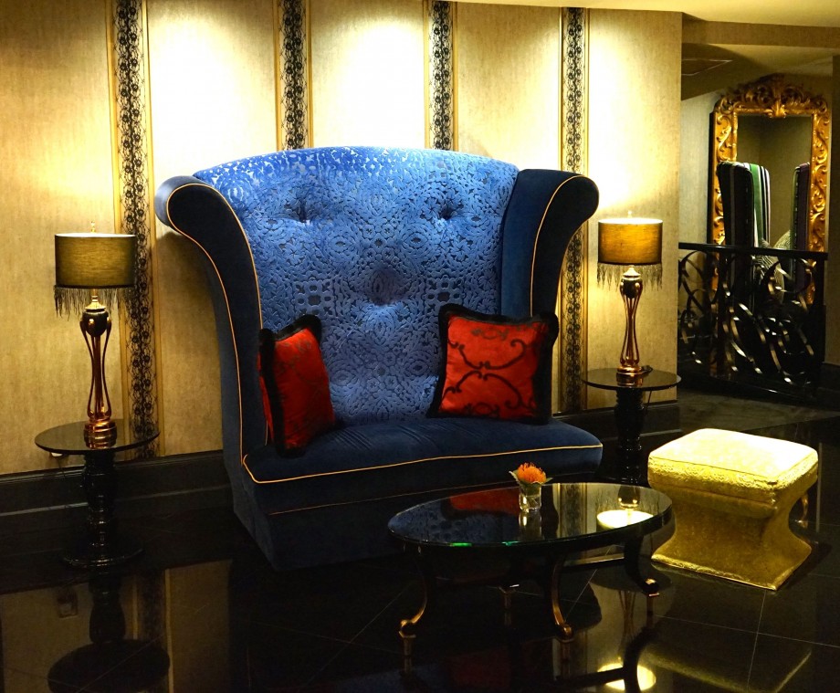 Giant Armchair Scarlet Hotel Singapore - AspirantSG