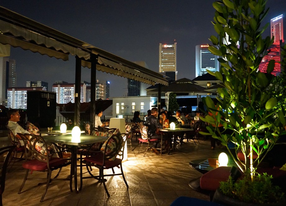 Breeze Scarlet Singapore Roof Top Restaurant And Bar - AspirantSG