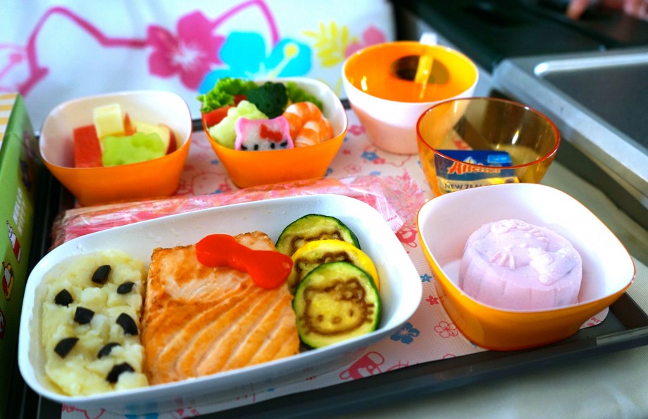 EVA Air Hello Kitty Adult Meals - AspirantSG