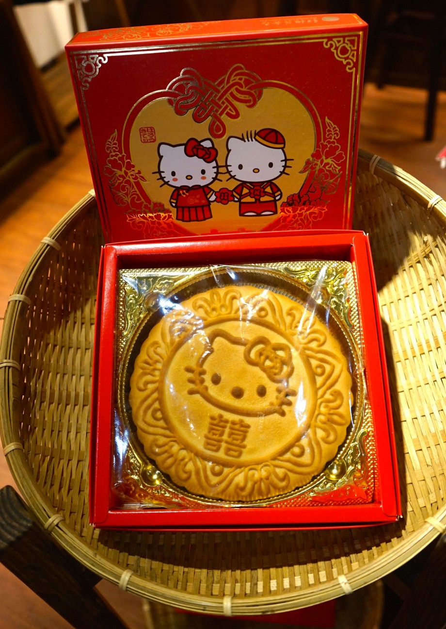 Hello Kitty Wedding Gift Biscuits - AspirantSG