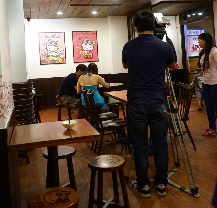 Filming At Hello Kitty Souvenir Store - AspirantSG