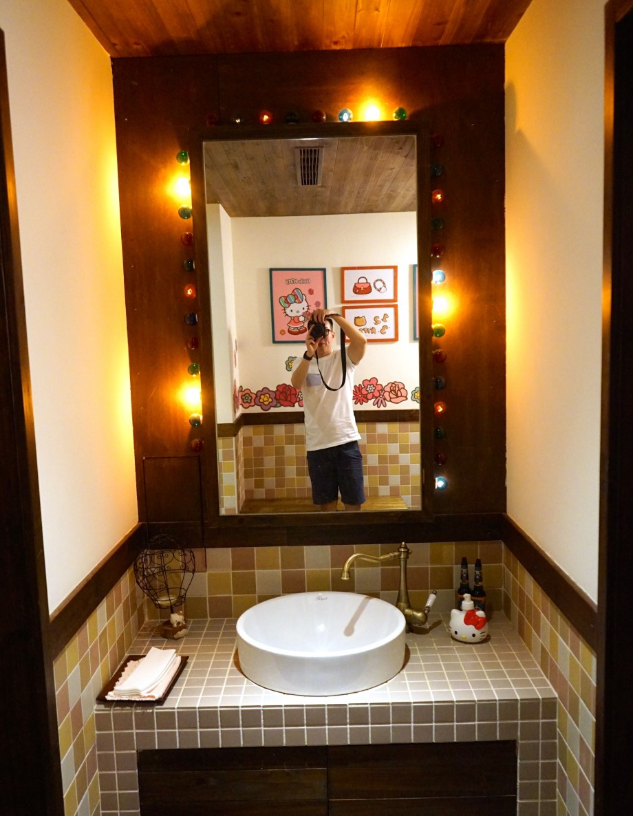Retro Hello Kitty Themed Washroom Taipei Taiwan - AspirantSG