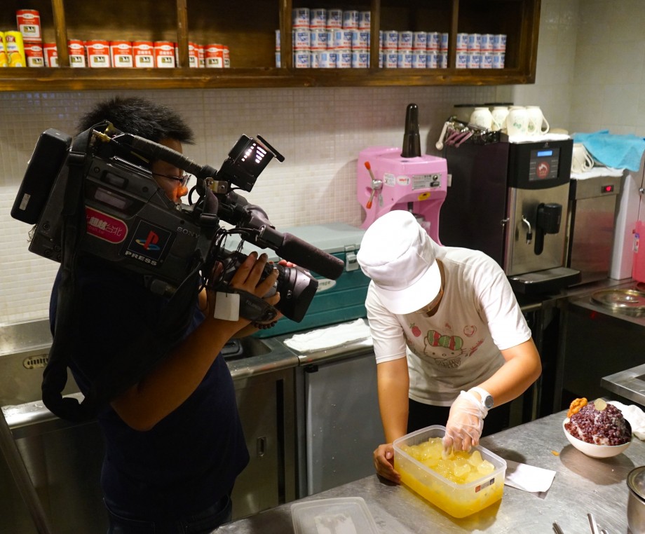 Filming the making of Fruit Ice Desserts - AspirantSG