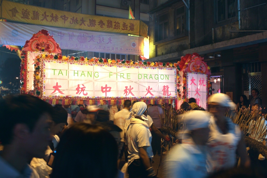 Tai Hang Fire Dragon Dance At Mid-Autumn Festival Hong Kong - AspirantSG