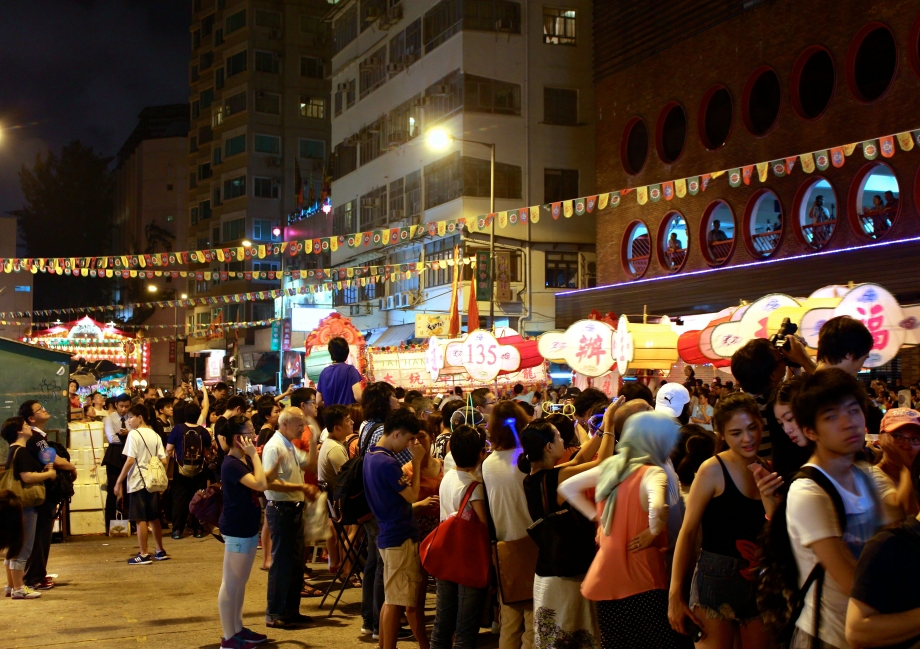 Crowd gathering For the Tai Hang Fire Dragon Dance - AspirantSG