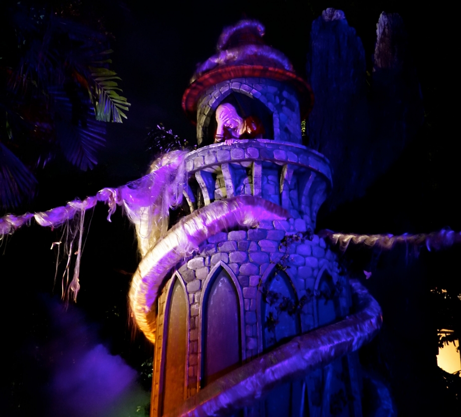 Rapunzel Scary Tales Halloween Horror Nights 4 - AspirantSG
