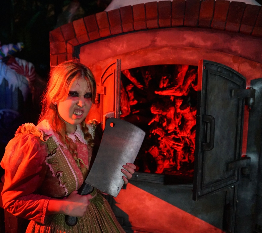 Red Riding Hood Halloween Horror Nights 4 - AspirantSG