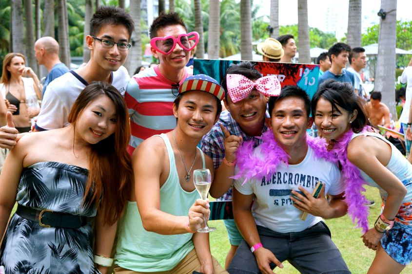 Bloggers Group Photos At W Singapore #Get2Gether Poolside Party - AspirantSG