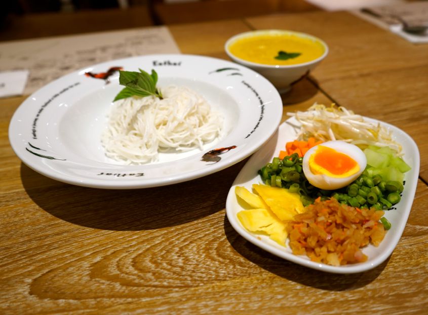 Sea Crab Meat and Crab Roe Southern Yellow Curry AT Eathai - AspirantSG