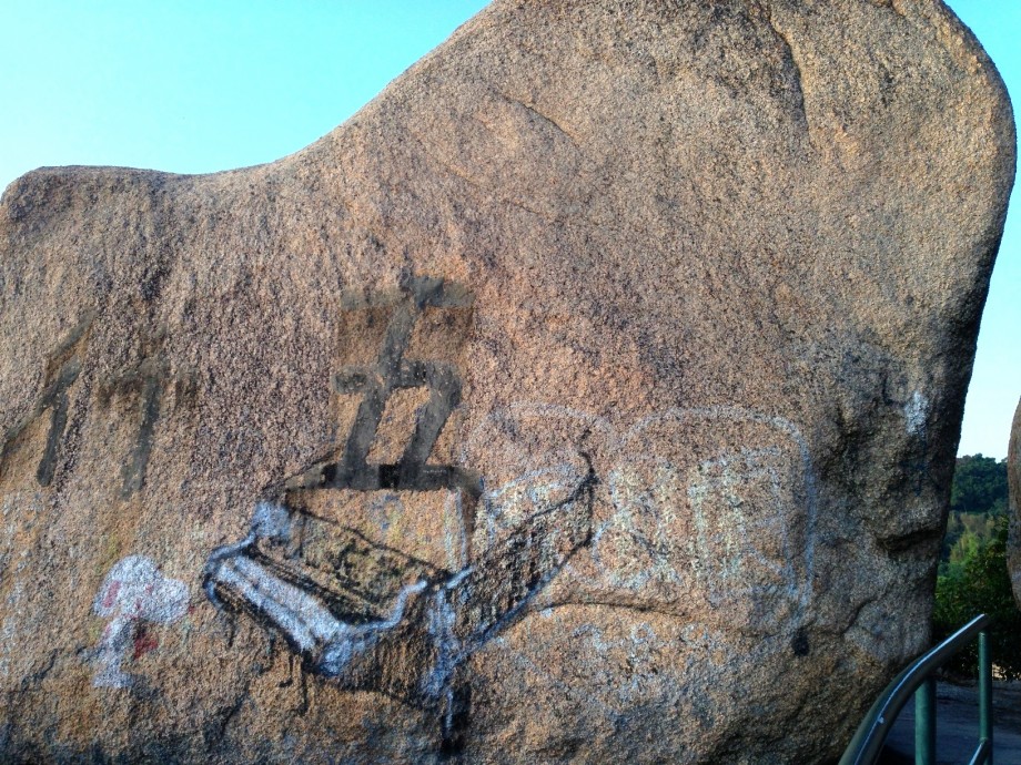 Painting On The Reclining Rocks - AspirantSG