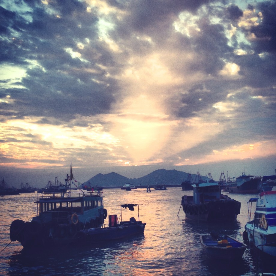 Sunset At Tung Wan Beach (东湾海滩) - AspirantSG