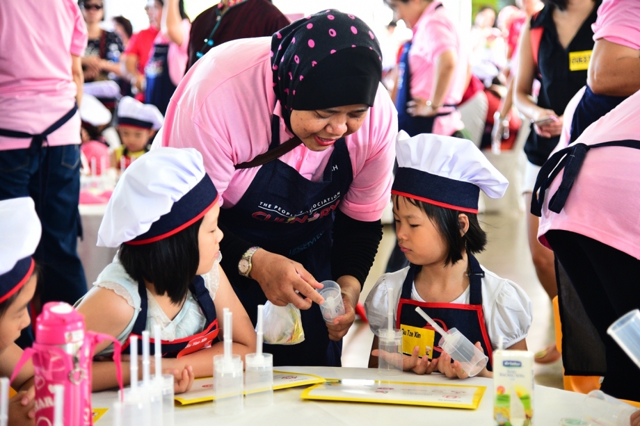 Culinary Assistants helping the kids at Little Chef Competition - AspirantSG