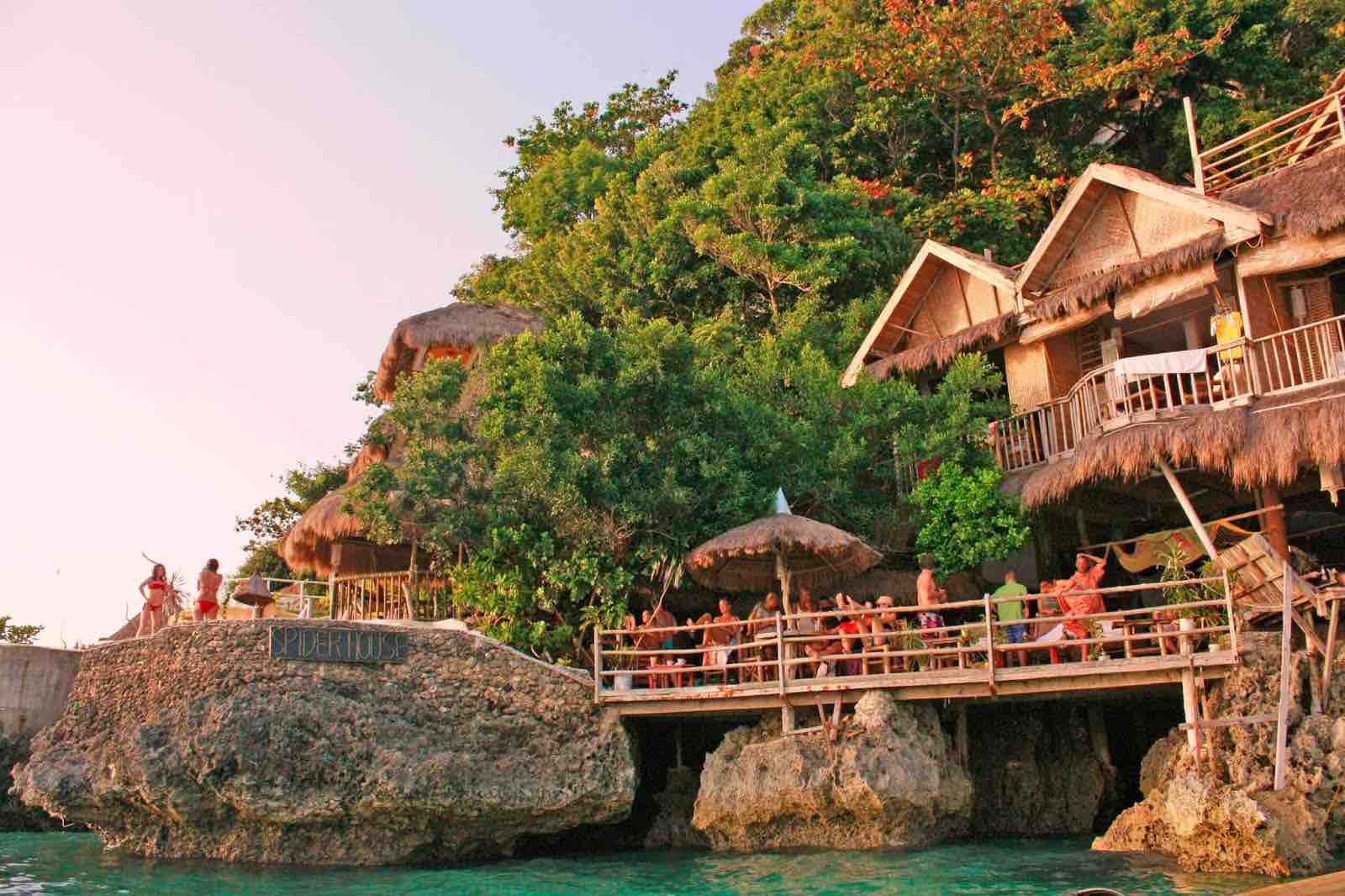Spider House Resort Boracay - AspirantSG