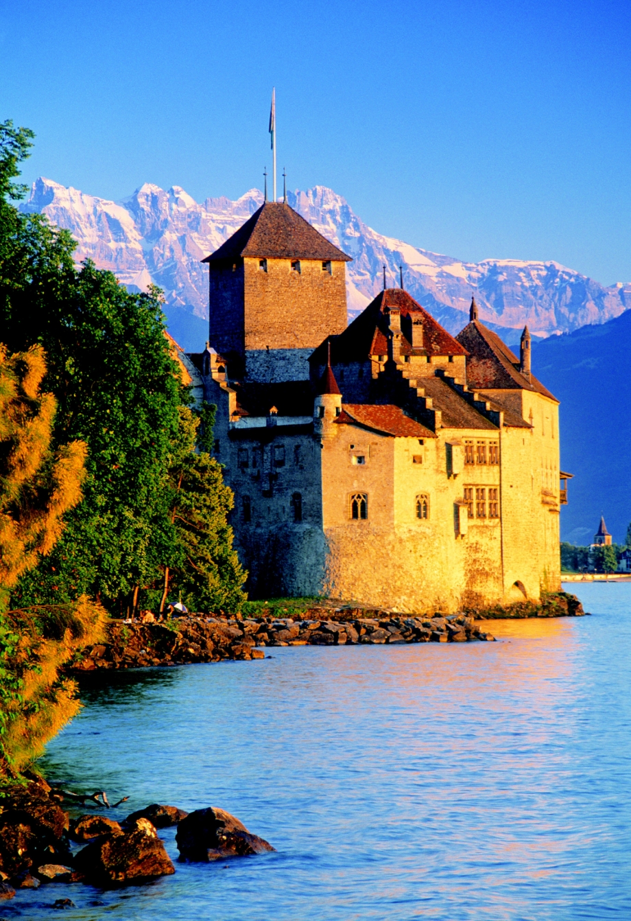 Chateau de Chillon, Montreaux, Lake Geneva, Switzerland - AspirantSG