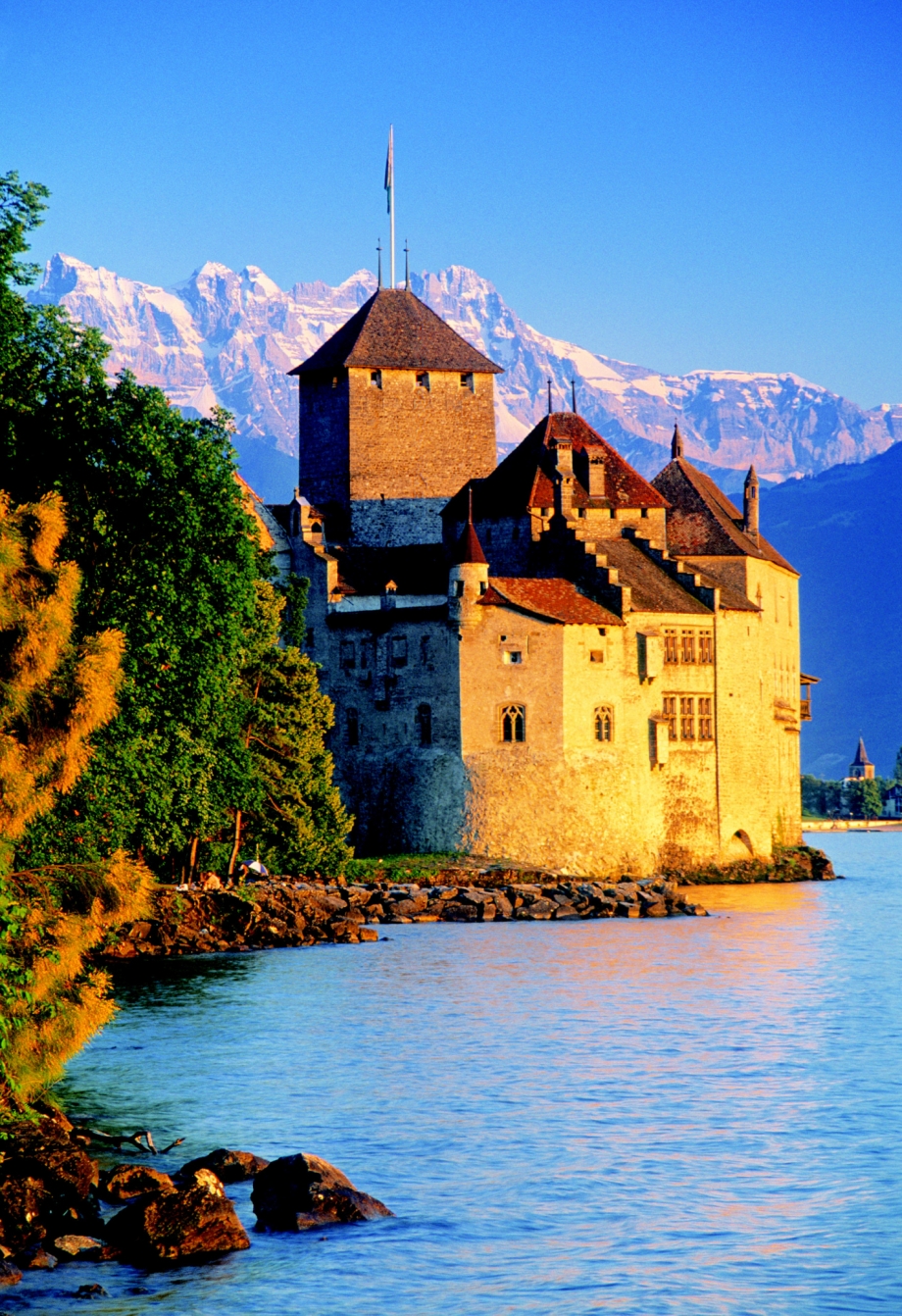 Chateau de Chillon, Montreaux, Lake Geneva, Switzerland - AspirantSG