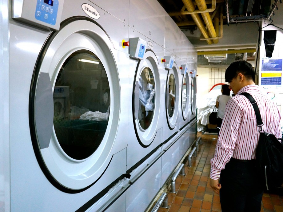 Sheraton Towers Singapore Huge Washing Machines - AspirantSG