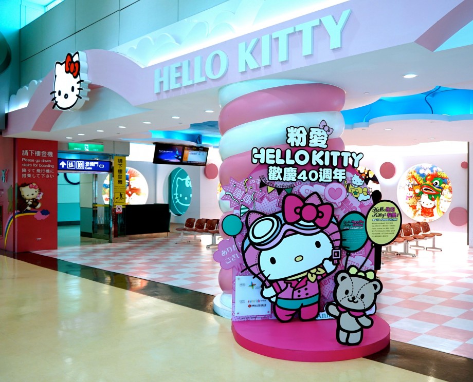 EVA Air Hello Kitty Boarding Gate - AspirantSG