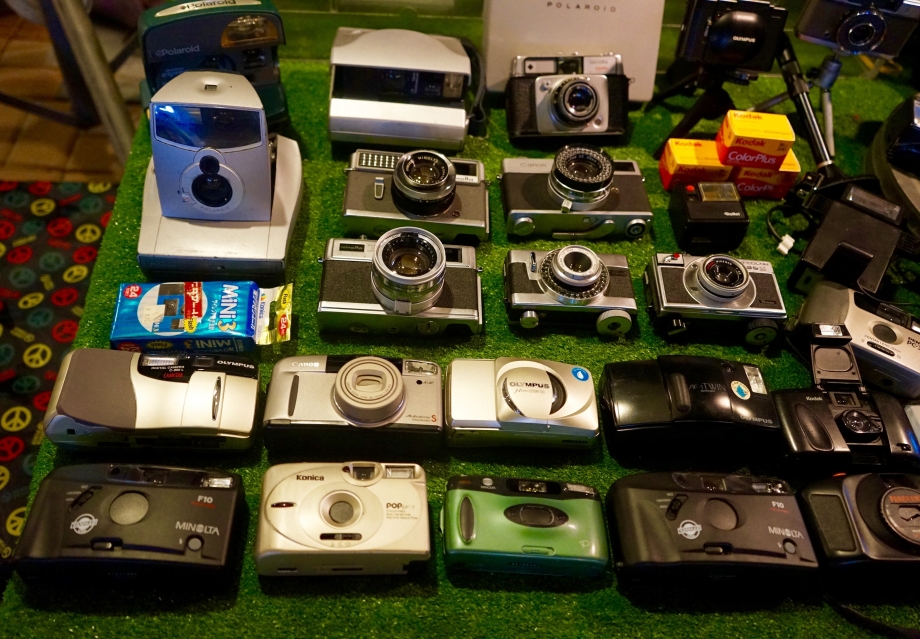 Vintage Cameras At Talad Rot Fai Night Market - AspirantSG