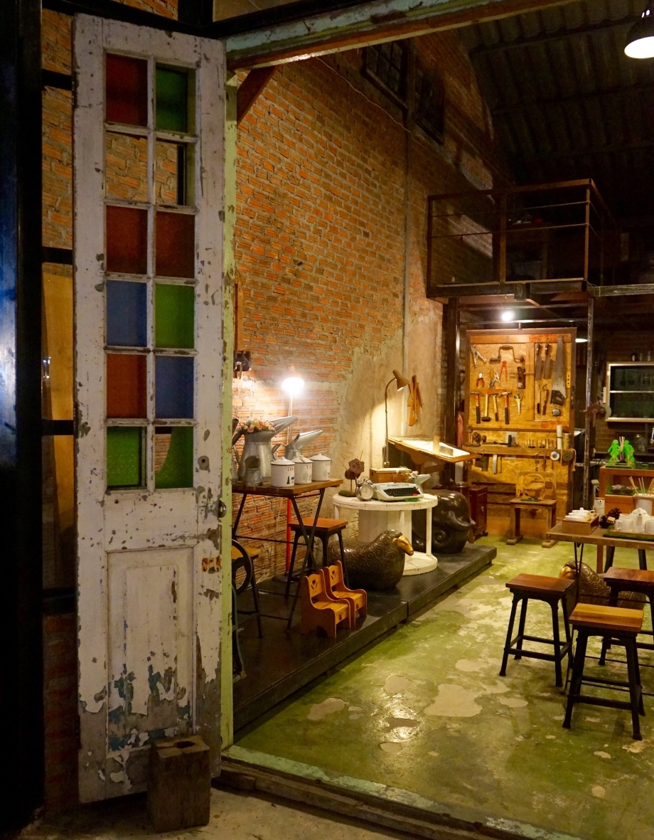 Shophouses Selling Vintage Talad Rot Fai Bangkok - AspirantSG