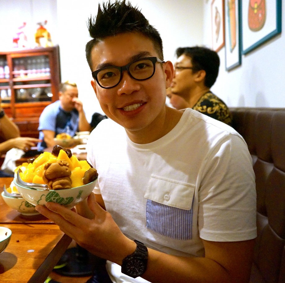 Indoor Transitions Lenses With Food - AspirantSG