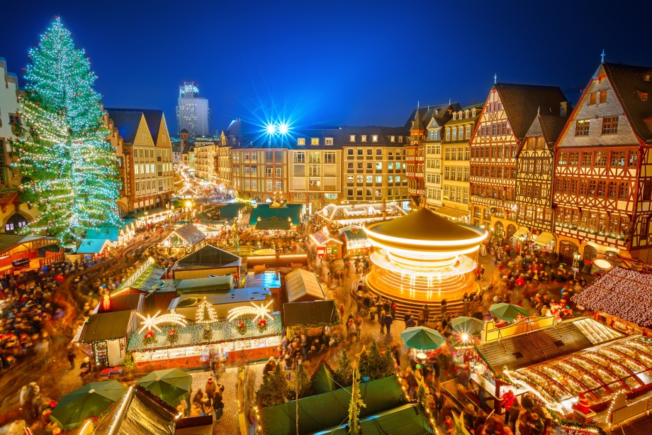 Traditional christmas market Frankfurt Germany - AspirantSG
