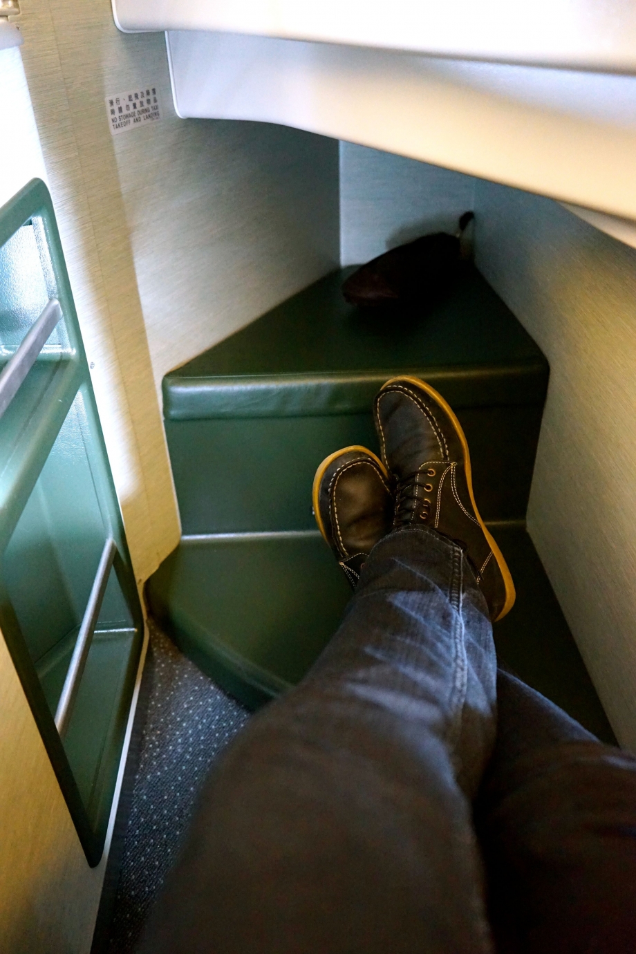 Leg Room On Eva Air Royal Laurel Class - AspirantSG