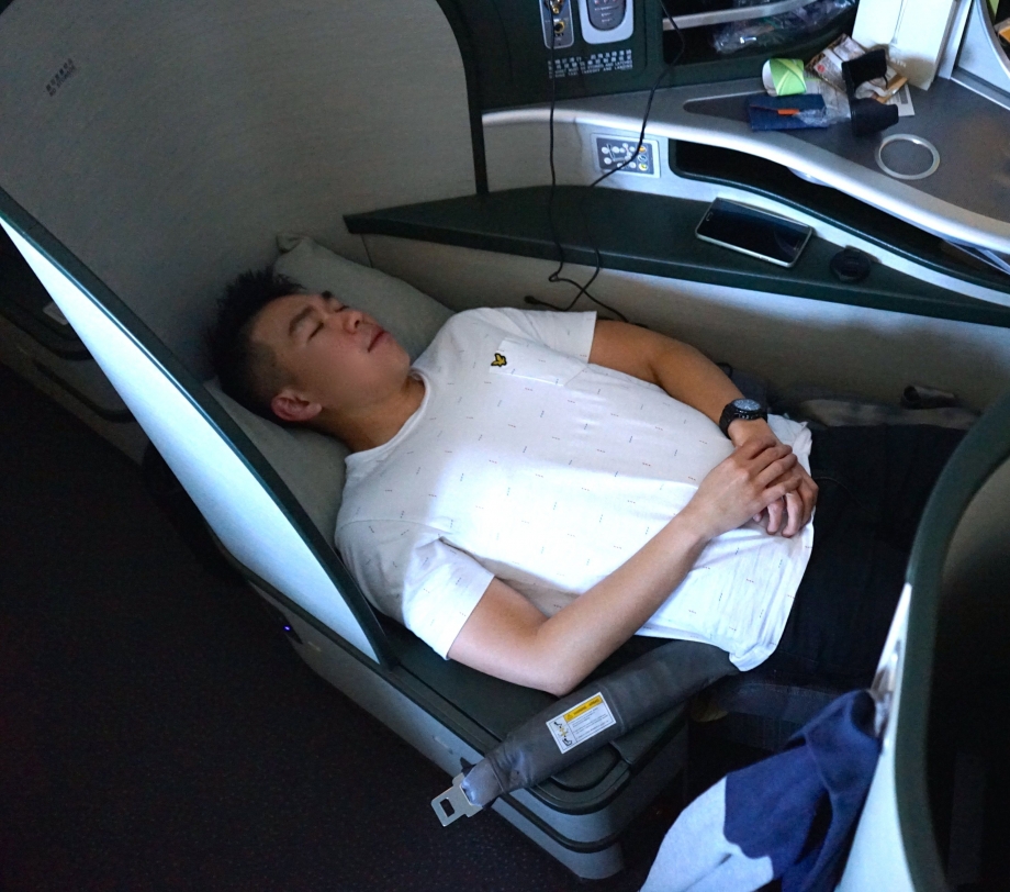 Sleeping on EVA Air Royal Laurel Class - AspirantSG