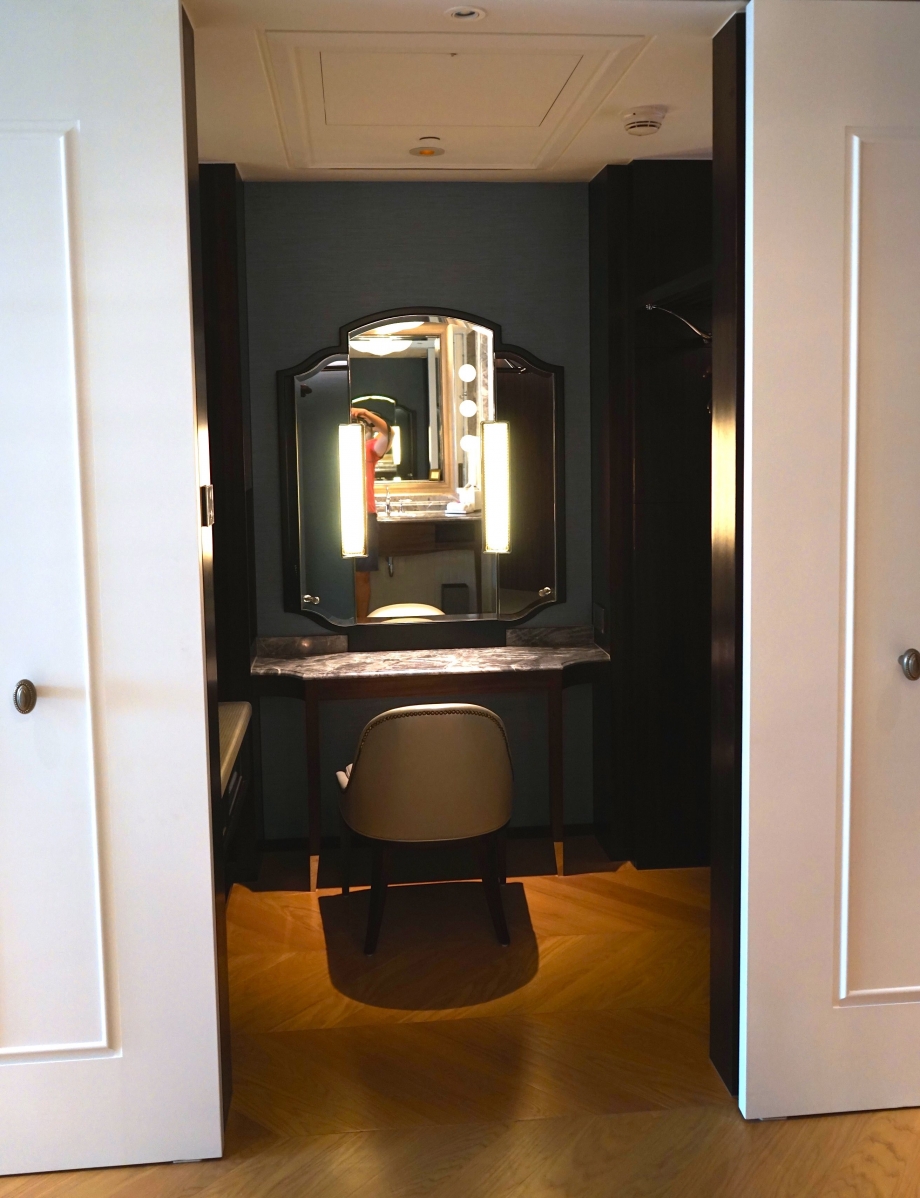 Walk In Wardrobe At Mandarin Oriental Taipei - AspirantSG 