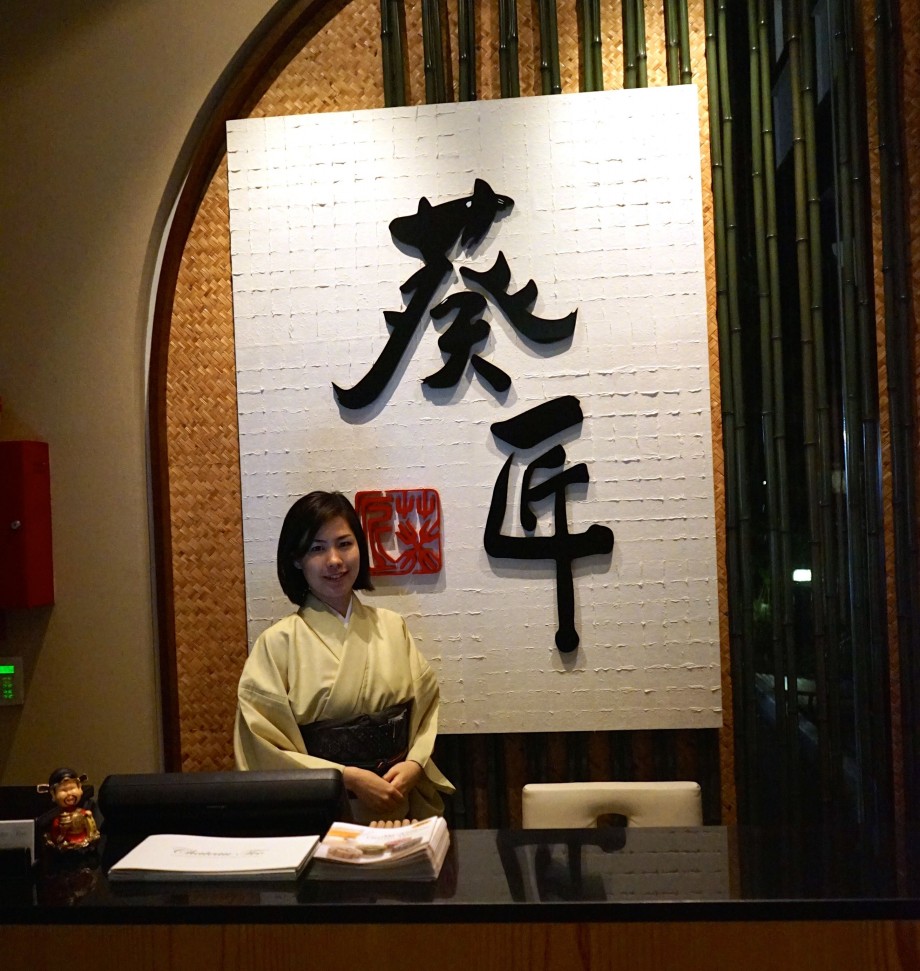 Ki-sho friendly Japanese receptionist