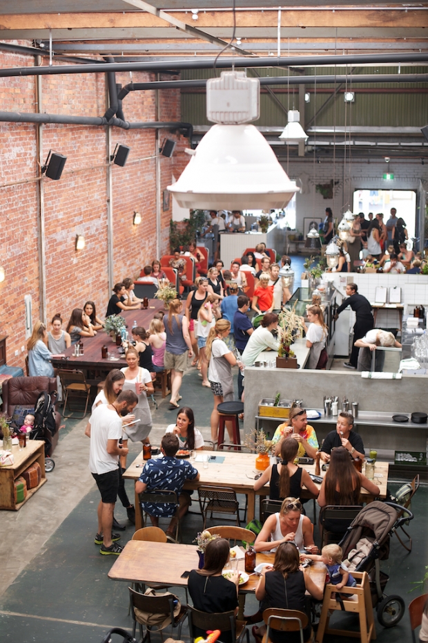 Dining Scene in Fremantle Australia - AspirantSG