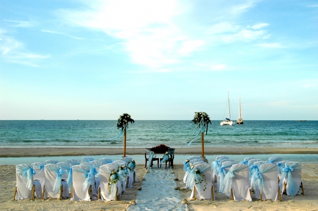 Beach Wedding At Bintan Lagoon Resort - AspirantSG