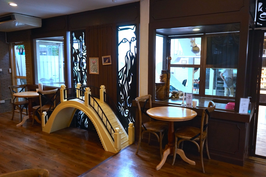 Purr Cat Cafe Cozy Interior Bangkok Thailand - AspirantSG