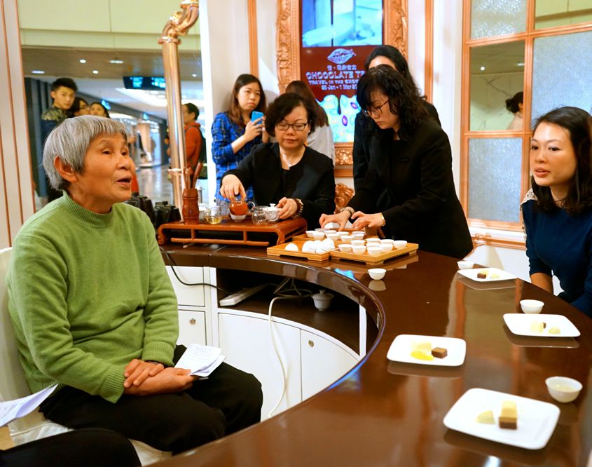 Tea Master-in-Chief of Fook Ming Tong, Ms Ji Yu Qin At Harbour City Chocolate Trail - AspirantSG