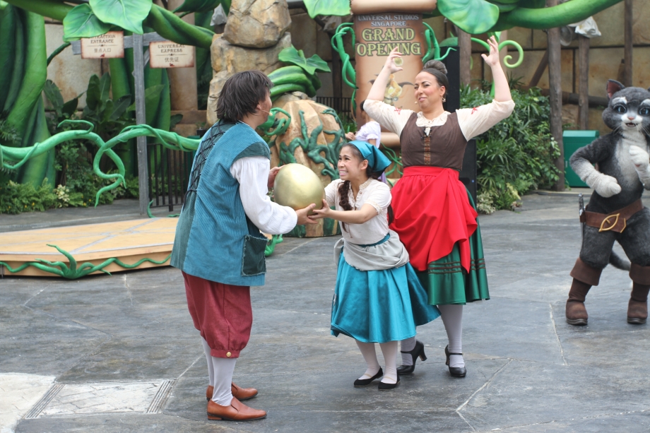 Hunt For The Golden Egg At Universal Studios Singapore - AspirantSG