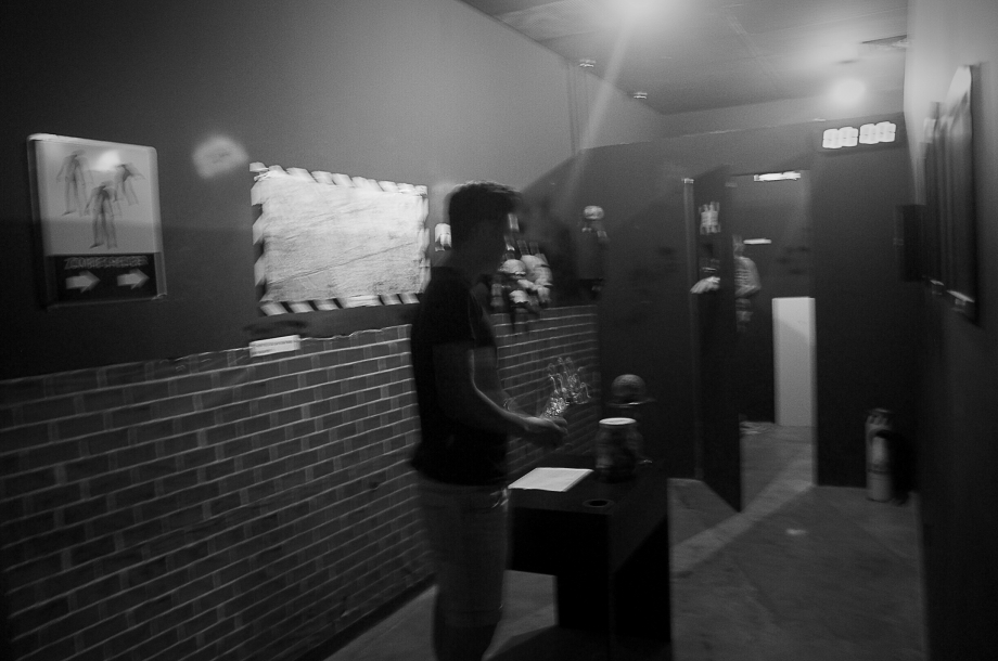 Darkness during the Zombie Escape Game Trapped Singapore - AspirantSG