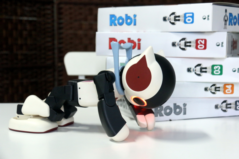 Robi Robot Doing Push Ups - AspirantSG