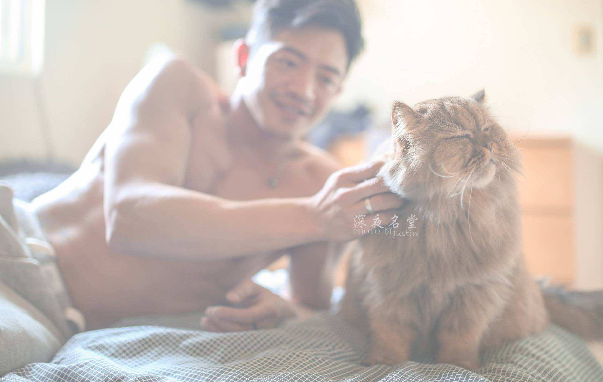 Justin Hsieh Photography Kitty In Bed - AspirantSG