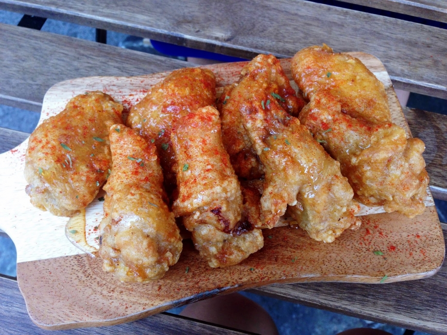 Lola's Cafe Chicken Wings - AspirantSG