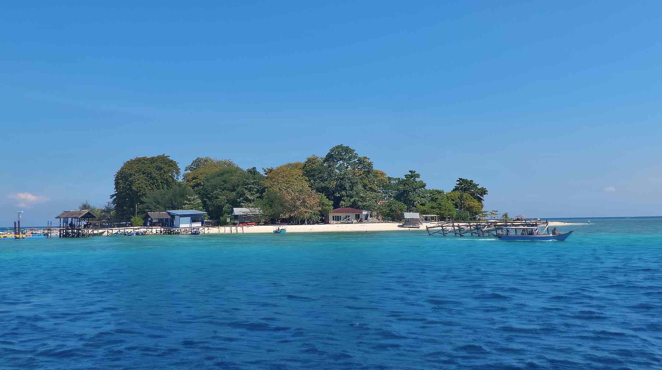Samalona Island Indonesia - AspirantSG