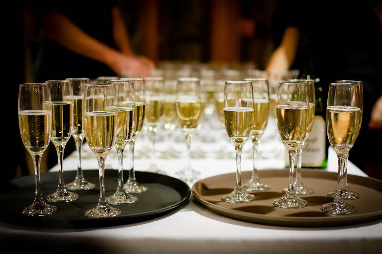 champagne-in-glass-pixabay-free-aspirantsg