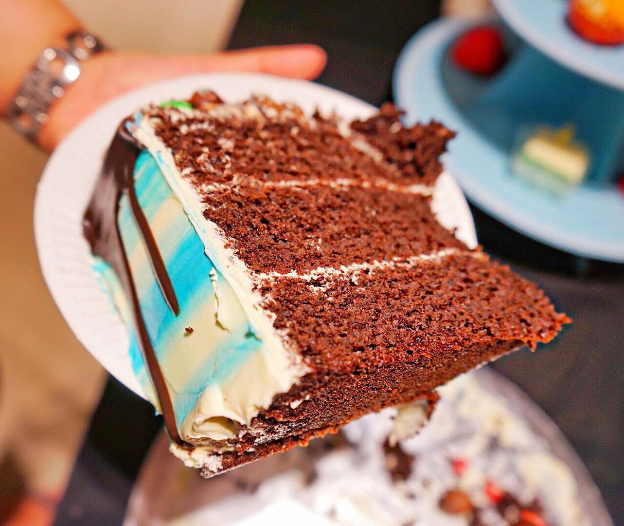 sweetest-moments-signature-moist-chocolate-cake-aspirantsg