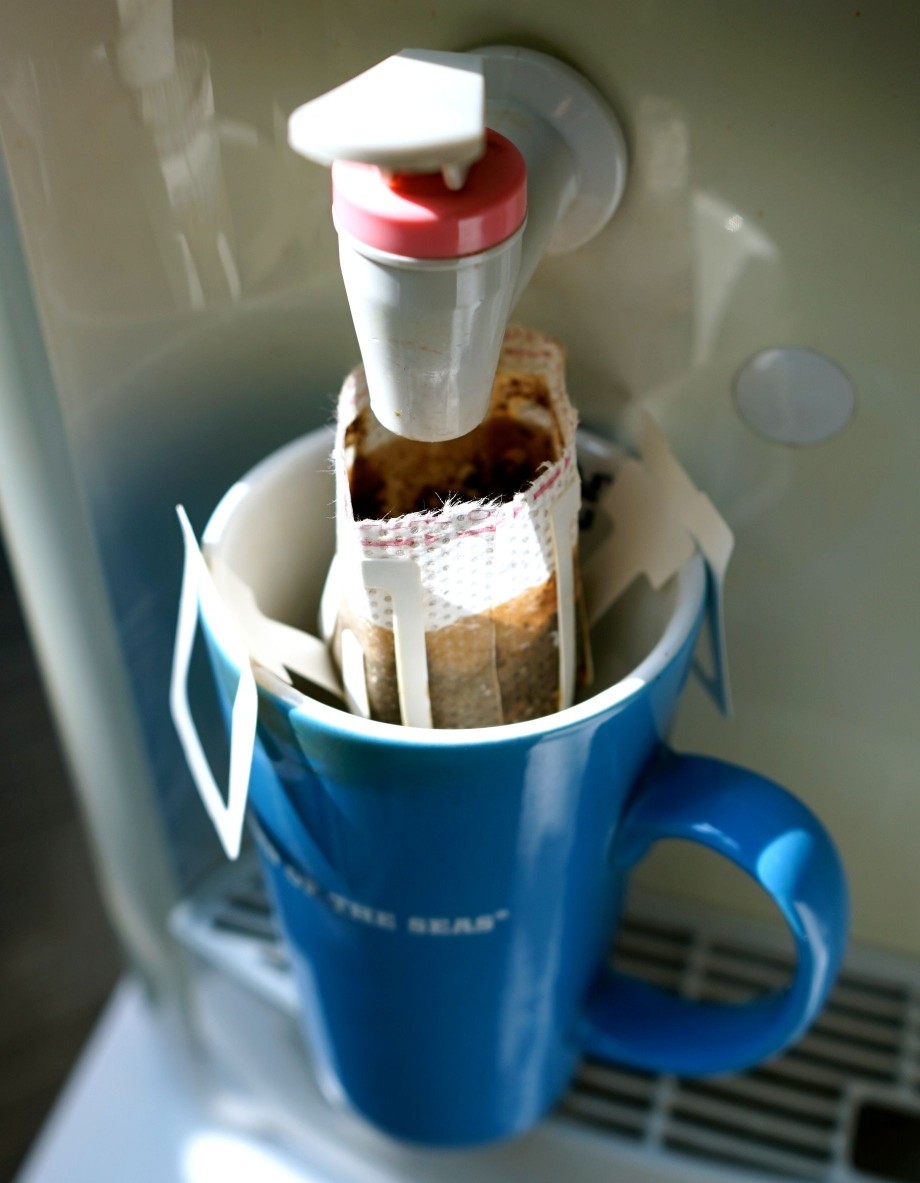 Pour Hot Water Through One Fresh Cup Sachet - AspirantSG 
