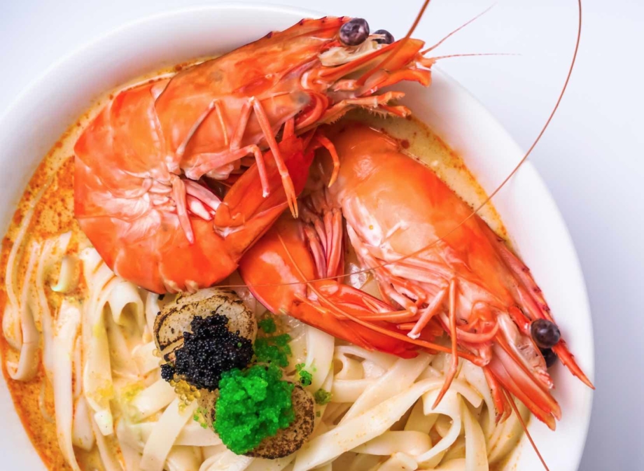 Maison Ikkoku Celebrates 6th Anniversary With Special King Prawn Udon