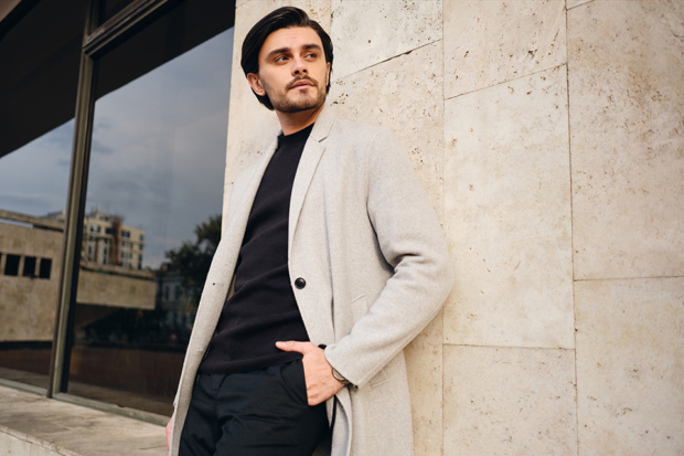 15 Sexy Male Poses For Your Photoshoot